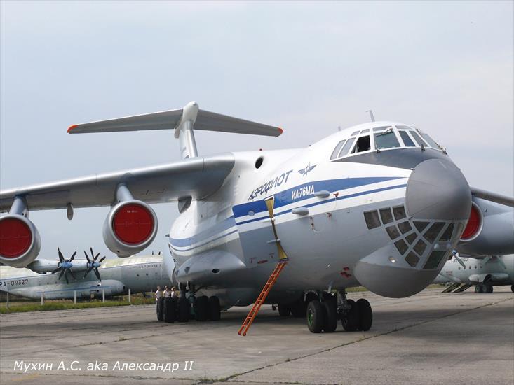 Iliuszyn Ił - Il-76MD Candid Walk Around1.jpg