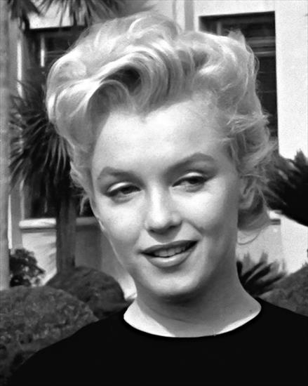 Marilyn Monroe - FzHleIzXgAAdajB.png